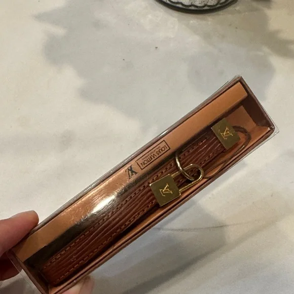 Louis Vuitton Brown Leather Key Holder with Gold Lock - Picture 7 of 8